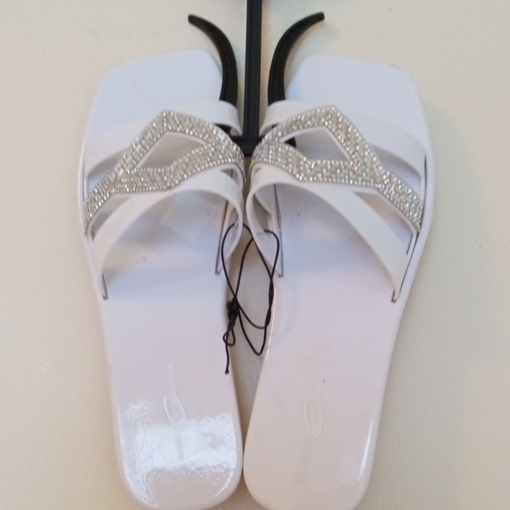 Brand New COMFORT TRENDZ  Rhinestone Sandals